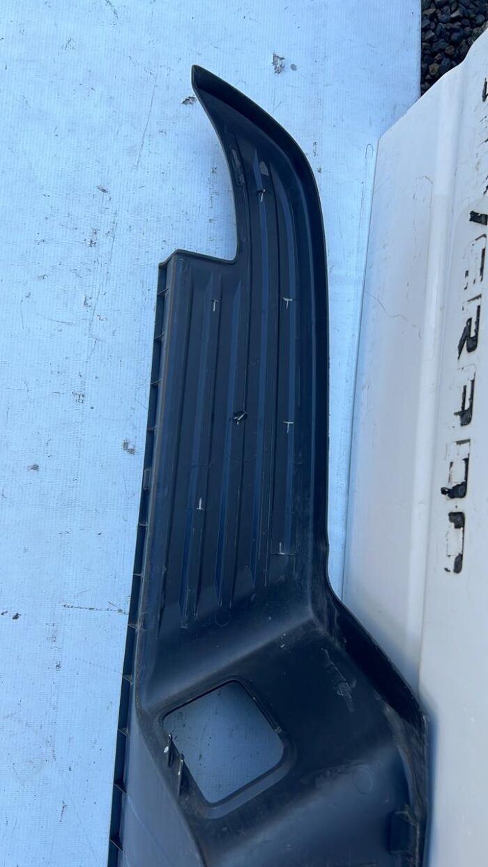 MOLDURA PARACHOQUE TRASERO FORD RANGER (14-22) - Imagen 5