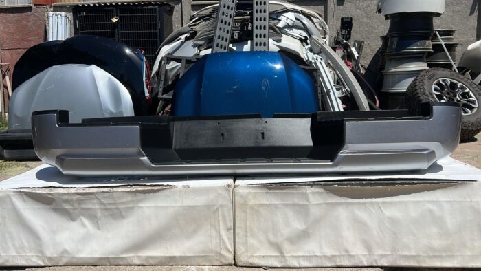 PARACHOQUE TRASERO MITSUBISHI L200 (25-26)