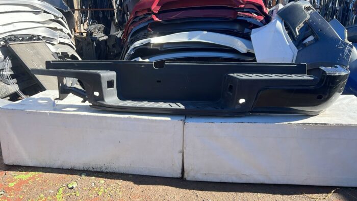 PARACHOQUE TRASERO NISSAN NAVARA (21-22)