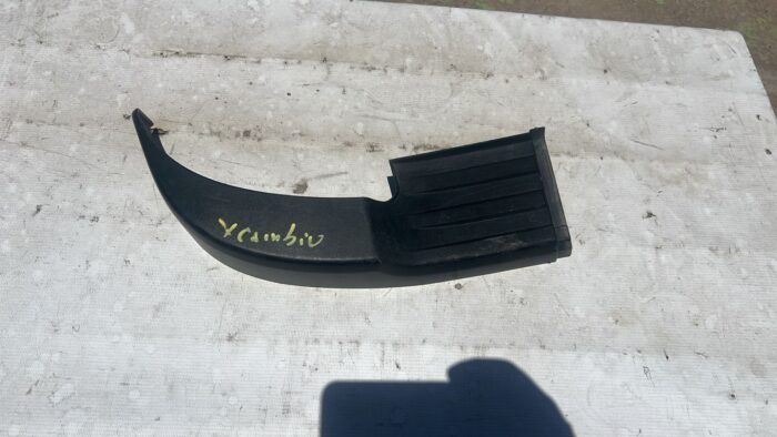 MOLDURA CORNER IZQUIERDO PARACHOQUE TRASERO TOYOTA HILUX (16-23)