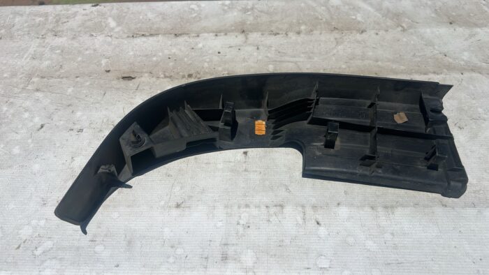 MOLDURA CORNER IZQUIERDO PARACHOQUE TRASERO TOYOTA HILUX (16-23) - Imagen 2