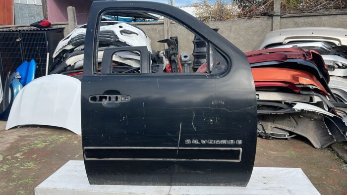 PUERTA DELANTERA DERECHA CHEVROLET SILVERADO (17-19)