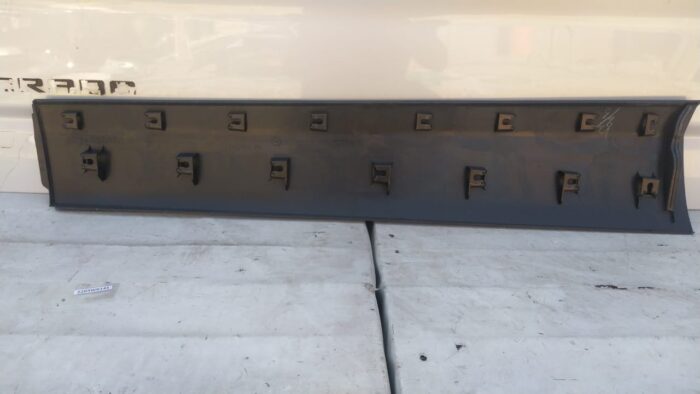 MOLDURA PUERTA DELANTERA DERECHA MAZDA CX30 (20-23) - Imagen 2