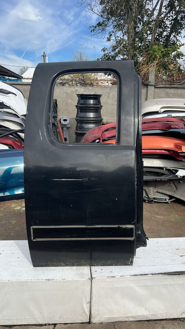 PUERTA TRASERA DERECHA CHEVROLET SILVERADO (17-19)