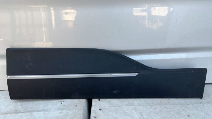 MOLDURA PUERTA TRASERA IZQUIERDA CHEVROLET GROOVE (21-23)