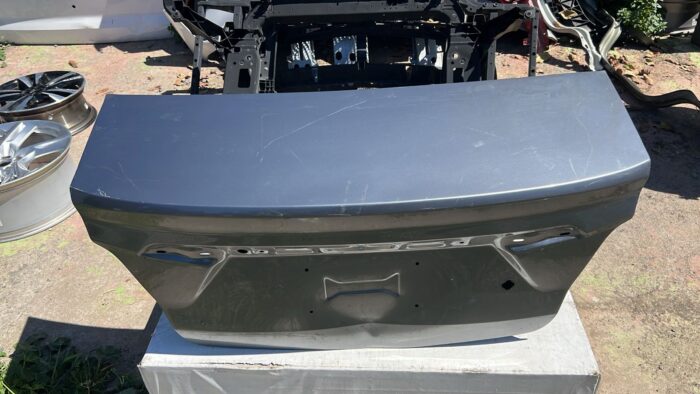 TAPA MALETA CHEVROLET SAIL (16-22) - Imagen 4