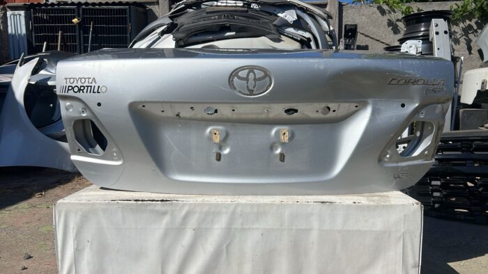 TAPA MALETA TOYOTA COROLLA (09-14) - Imagen 2