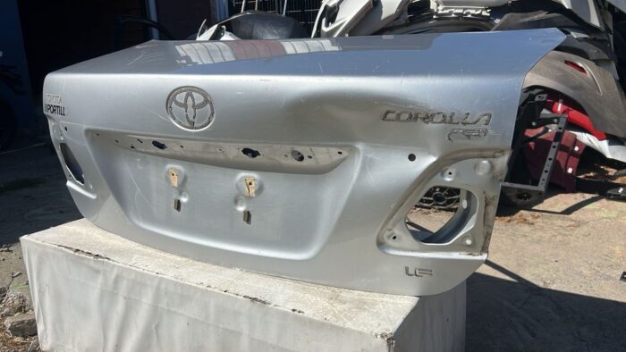 TAPA MALETA TOYOTA COROLLA (09-14) - Imagen 4