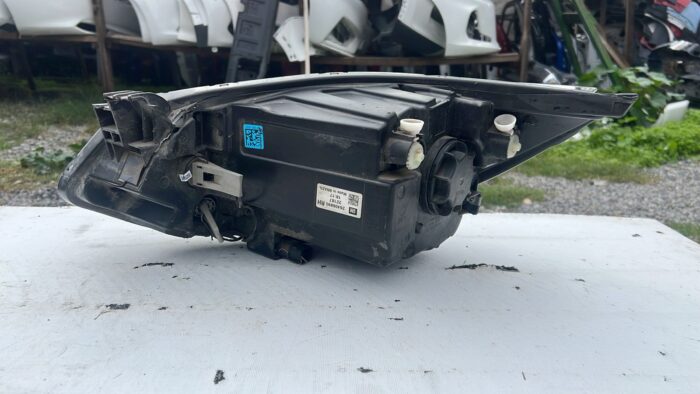 OPTICO DERECHO CHEVROLET ONIX SEDAN (19-21) - Imagen 4