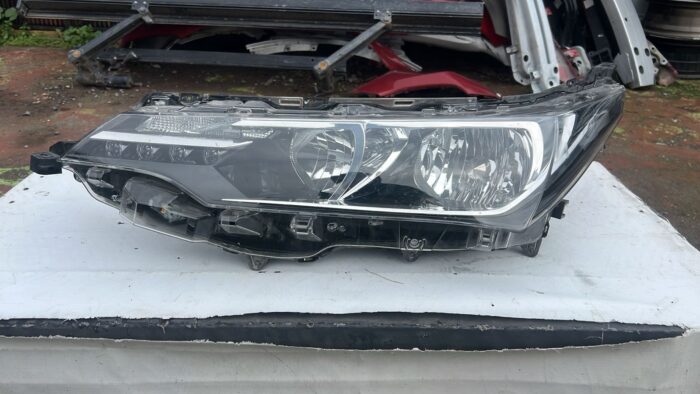 OPTICO IZQUIERDO TOYOTA COROLLA (18-20)