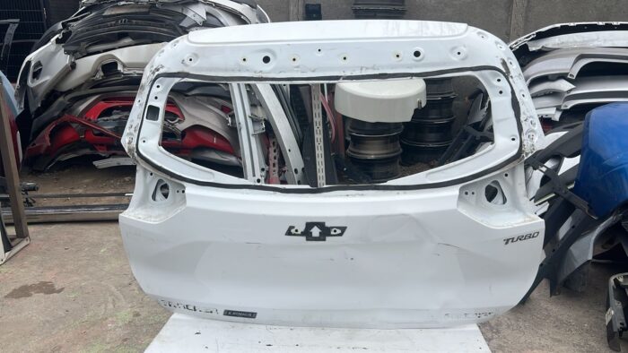 PORTALON CHEVROLET TRACKER (21-25)