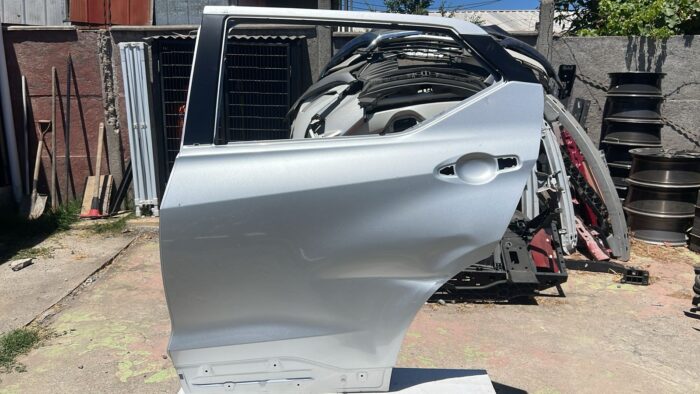 PUERTA TRASERA IZQUIERDA NISSAN KICKS (17-23)