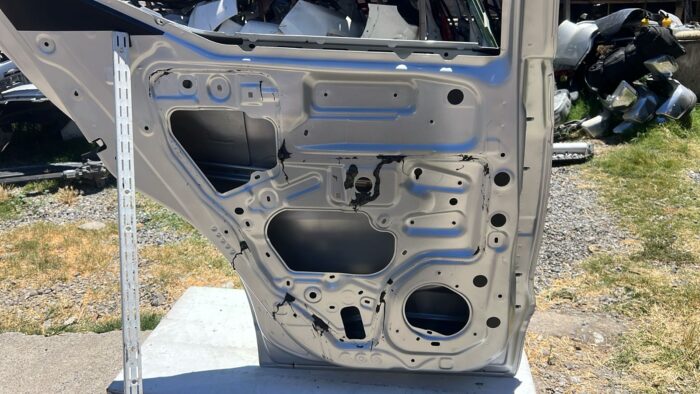 PUERTA TRASERA IZQUIERDA NISSAN KICKS (17-23) - Imagen 6