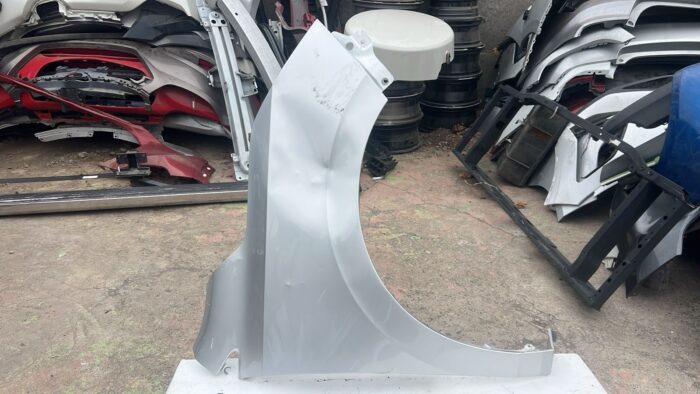 TAPABARRO DERECHO CHEVROLET SAIL (24-25)