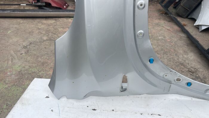 TAPABARRO DERECHO CHEVROLET TRACKER (20-24) - Imagen 2
