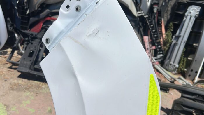 TAPABARRO IZQUIERDO CHEVROLET SAIL (24-25) - Imagen 2