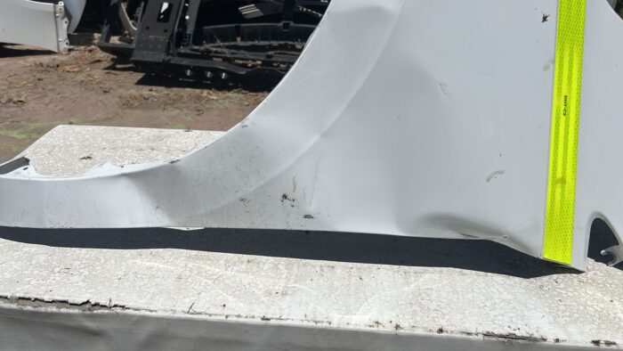 TAPABARRO IZQUIERDO CHEVROLET SAIL (24-25) - Imagen 4