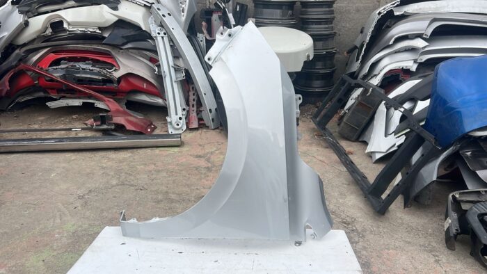 TAPABARRO IZQUIERDO CHEVROLET SAIL (24-25) - Imagen 2