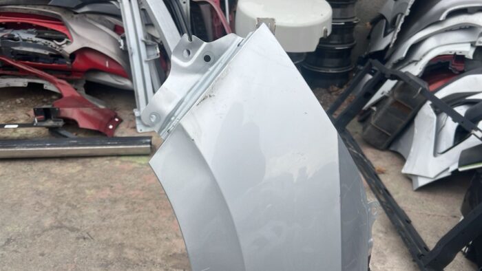 TAPABARRO IZQUIERDO CHEVROLET SAIL (24-25) - Imagen 3