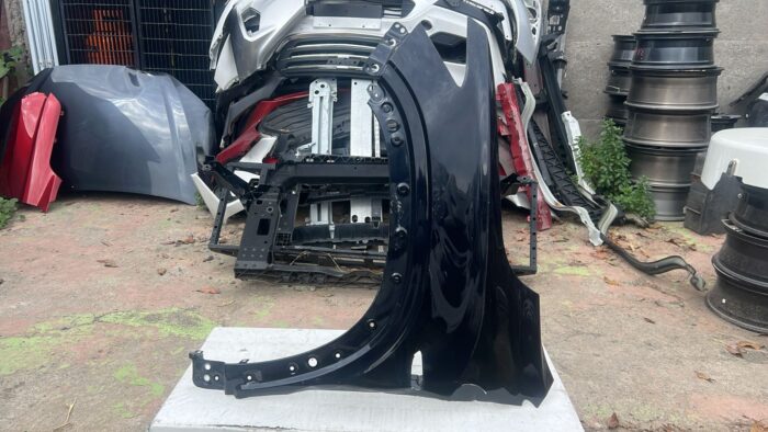 TAPABARRO IZQUIERDO CHEVROLET TRACKER (20-24) - Imagen 2