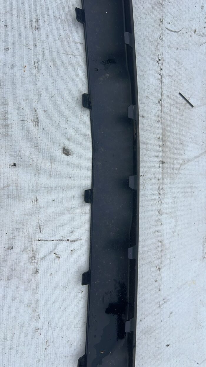 MOLDURA PARACHOQUE DELANTERO CHEVROLET TRACKER (20-23) - Imagen 7