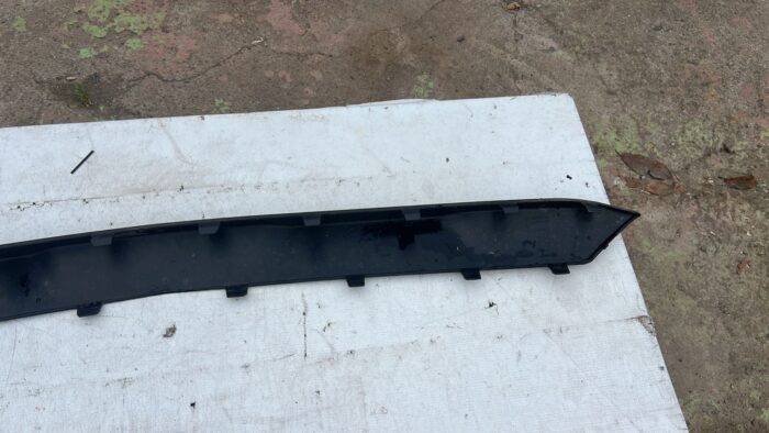 MOLDURA PARACHOQUE DELANTERO CHEVROLET TRACKER (20-23) - Imagen 8