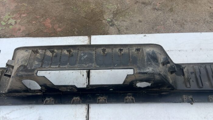 MOLDURA PARACHOQUE TRASERO CHEVROLET SILVERADO (19-24) - Imagen 7