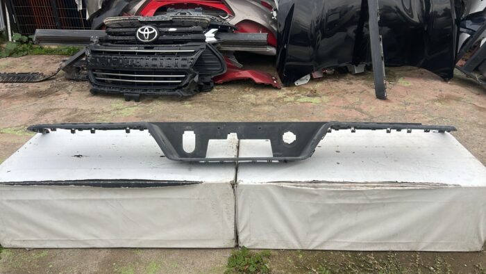 MOLDURA PARACHOQUE TRASERO CHEVROLET SILVERADO (19-24)