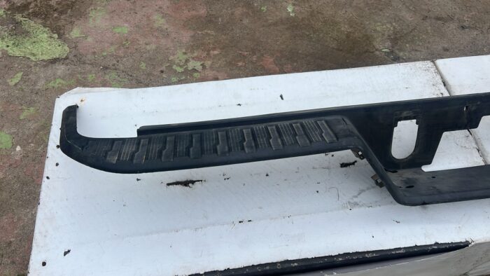 MOLDURA PARACHOQUE TRASERO CHEVROLET SILVERADO (19-24) - Imagen 2