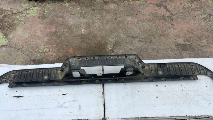 MOLDURA PARACHOQUE TRASERO CHEVROLET SILVERADO (19-24) - Imagen 5