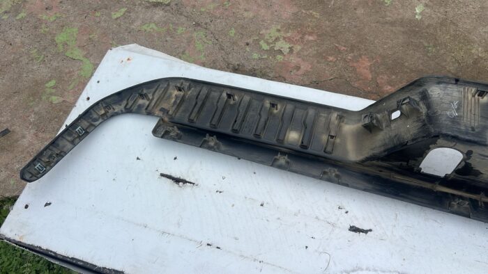 MOLDURA PARACHOQUE TRASERO CHEVROLET SILVERADO (19-24) - Imagen 6