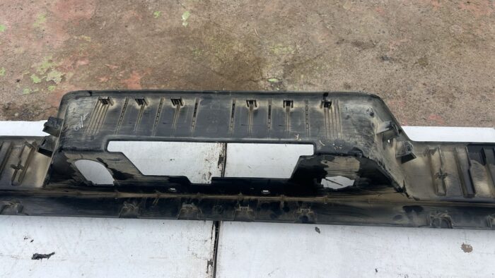 MOLDURA PARACHOQUE TRASERO CHEVROLET SILVERADO (19-24) - Imagen 7