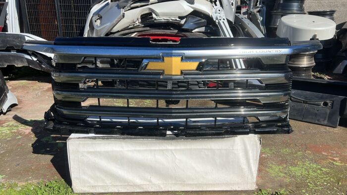 MASCARA CHEVROLET SILVERADO (23-24)