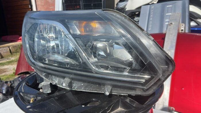 OPTICO DERECHO CHEVROLET COLORADO (18-23) - Imagen 3