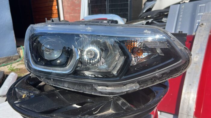 OPTICO DERECHO CHEVROLET TRACKER (20-23) - Imagen 3