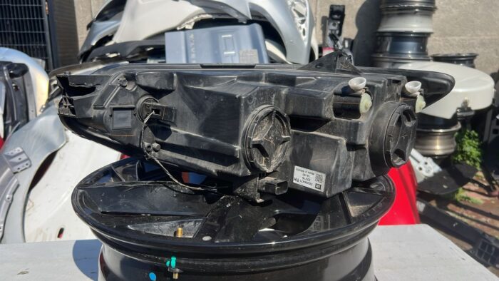 OPTICO DERECHO CHEVROLET TRACKER (20-23) - Imagen 4