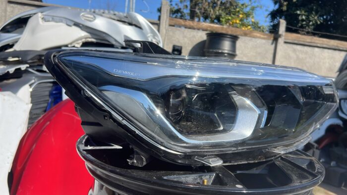 OPTICO DERECHO CHEVROLET TRACKER (20-23) - Imagen 2