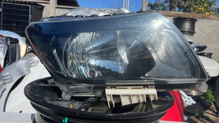 OPTICO DERECHO NISSAN NP300 (15-18)