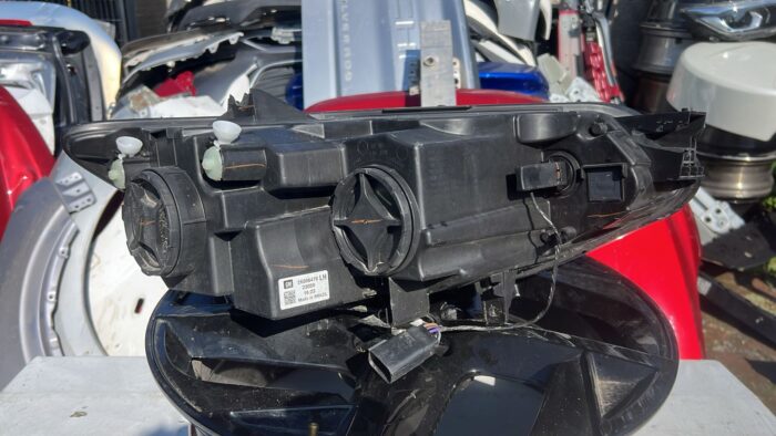 OPTICO IZQUIERDO CHEVROLET TRACKER (20-23) - Imagen 4