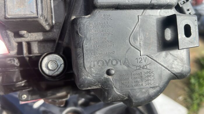 OPTICO IZQUIERDO TOYOTA YARIS E (24-26) - Imagen 6