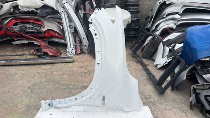 TAPABARRO IZQUIERDO CHEVROLET TRACKER (20-24)