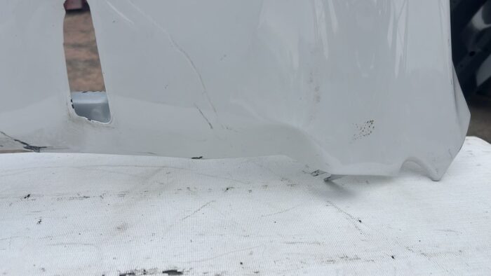 TAPABARRO IZQUIERDO CHEVROLET TRACKER (20-24) - Imagen 4