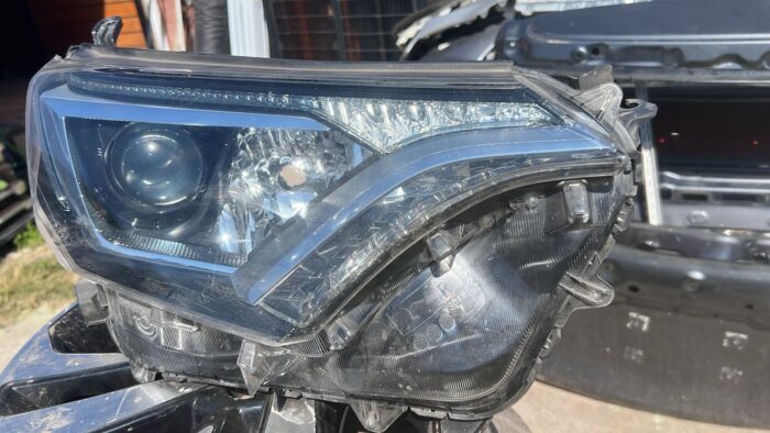OPTICO DERECHO TOYOTA RAV4 (16-18) - Imagen 3
