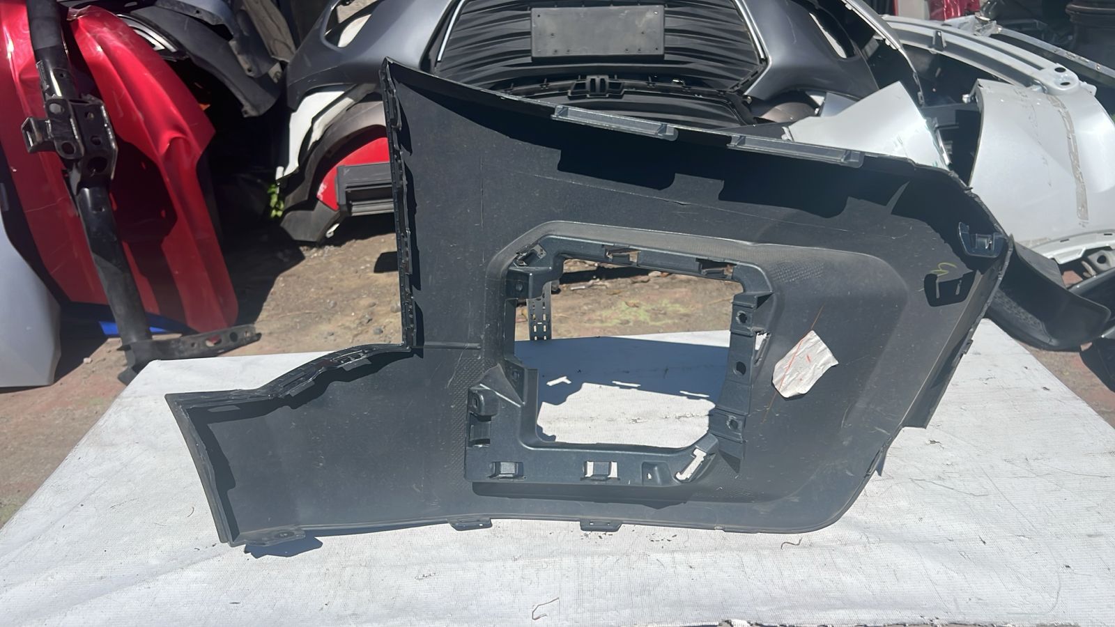 MOLDURA IZQUIERDA PARACHOQUE DELANTERO CHEVROLET COLORADO (21-23) - Image 5