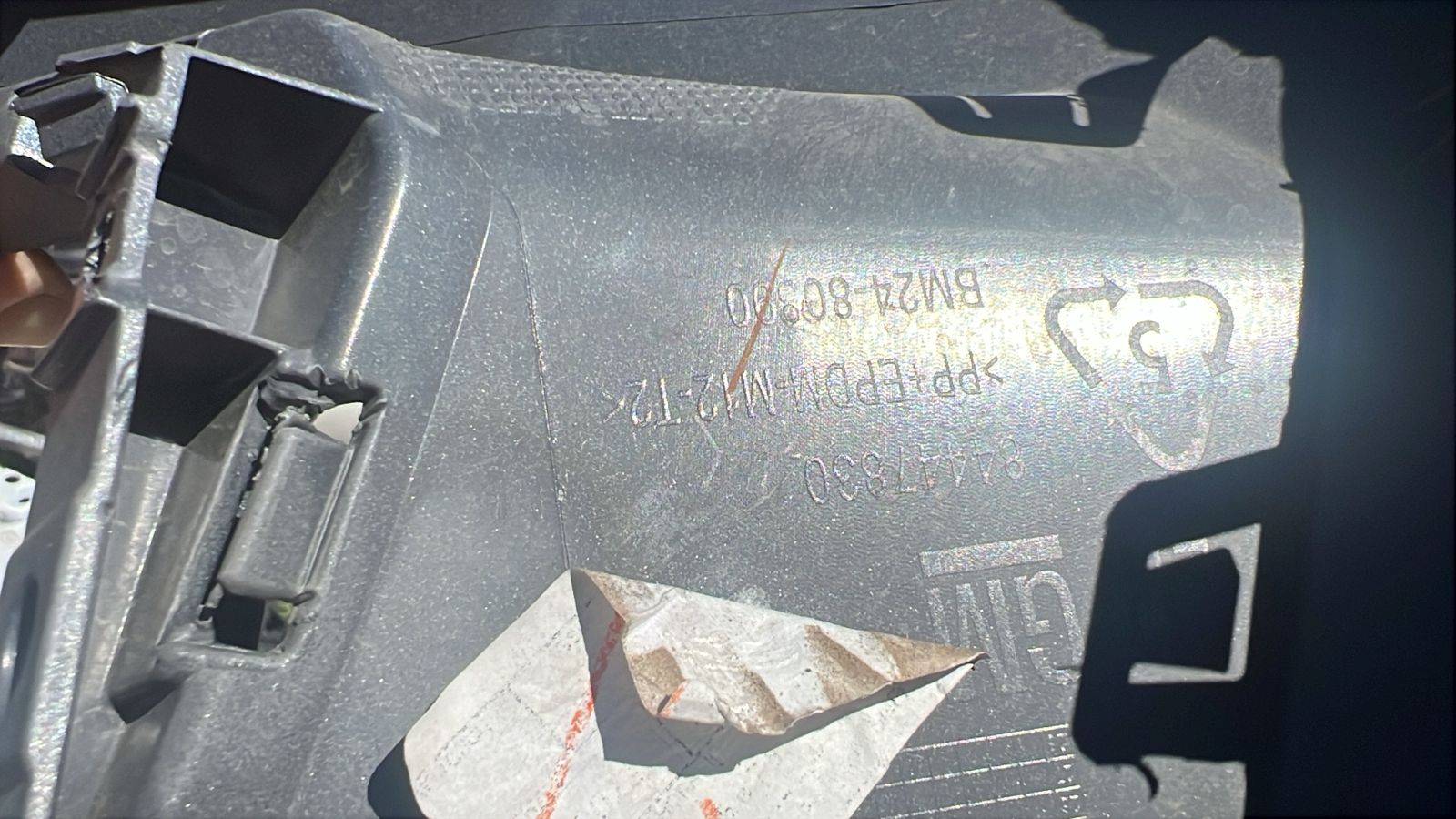 MOLDURA IZQUIERDA PARACHOQUE DELANTERO CHEVROLET COLORADO (21-23) - Image 8