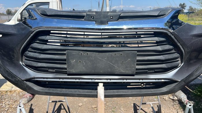 PARACHOQUE DELANTERO CHEVROLET TRACKER (21-25) - Image 3