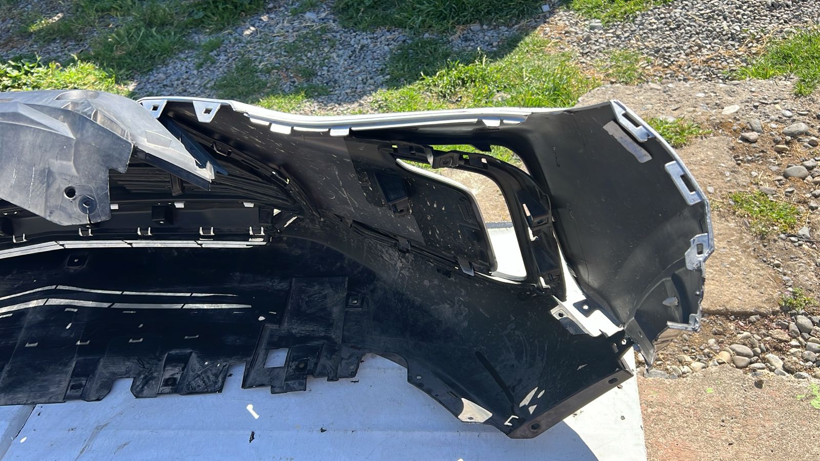 PARACHOQUE DELANTERO CHEVROLET TRACKER (21-25) - Image 9