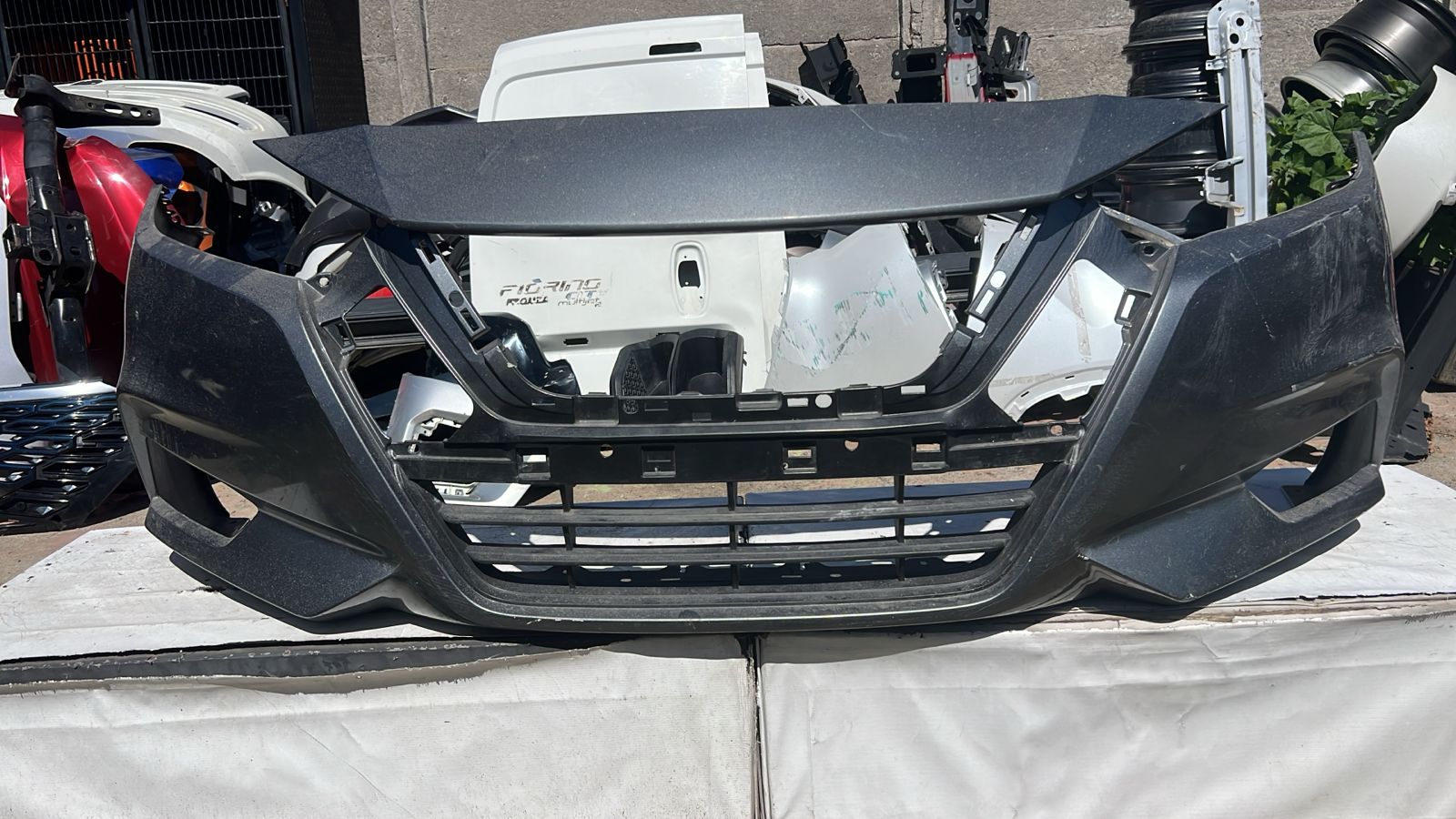PARACHOQUE DELANTERO NISSAN VERSA (20-23)