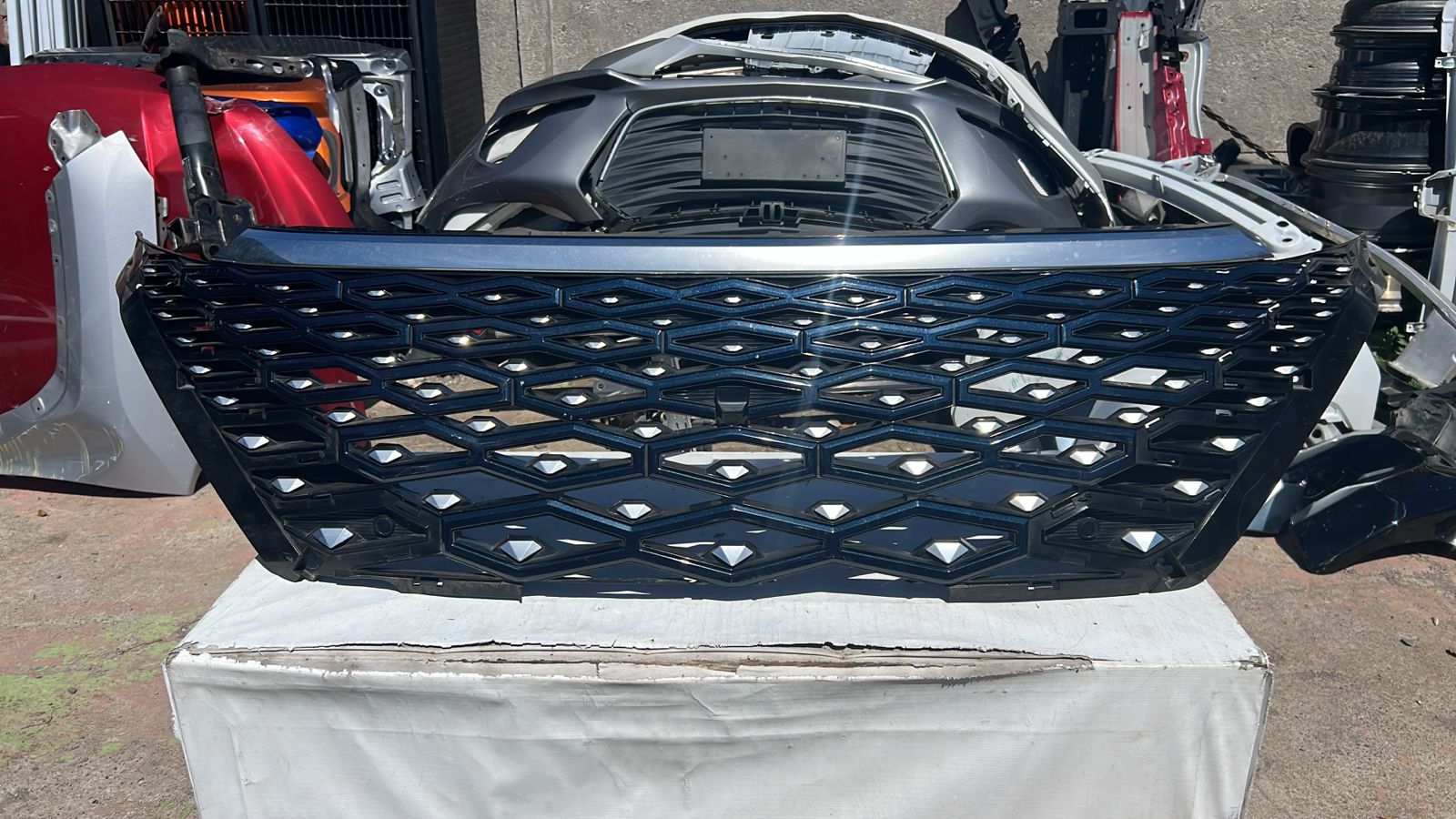 MASCARA OMODA C5 (24-25)