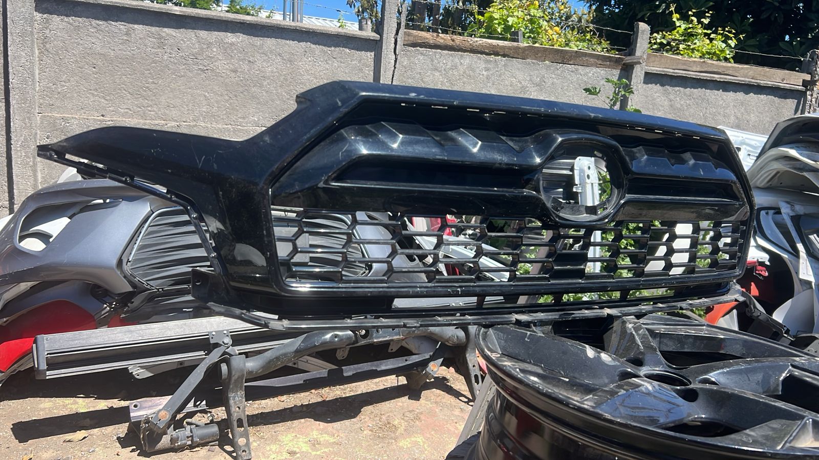 MASCARA TOYOTA COROLLA CROSS SPORT (24-26) - Image 2